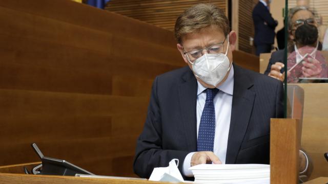 Ximo Puig, este lunes en su escaño de 'Les Corts Valencianes'. EE