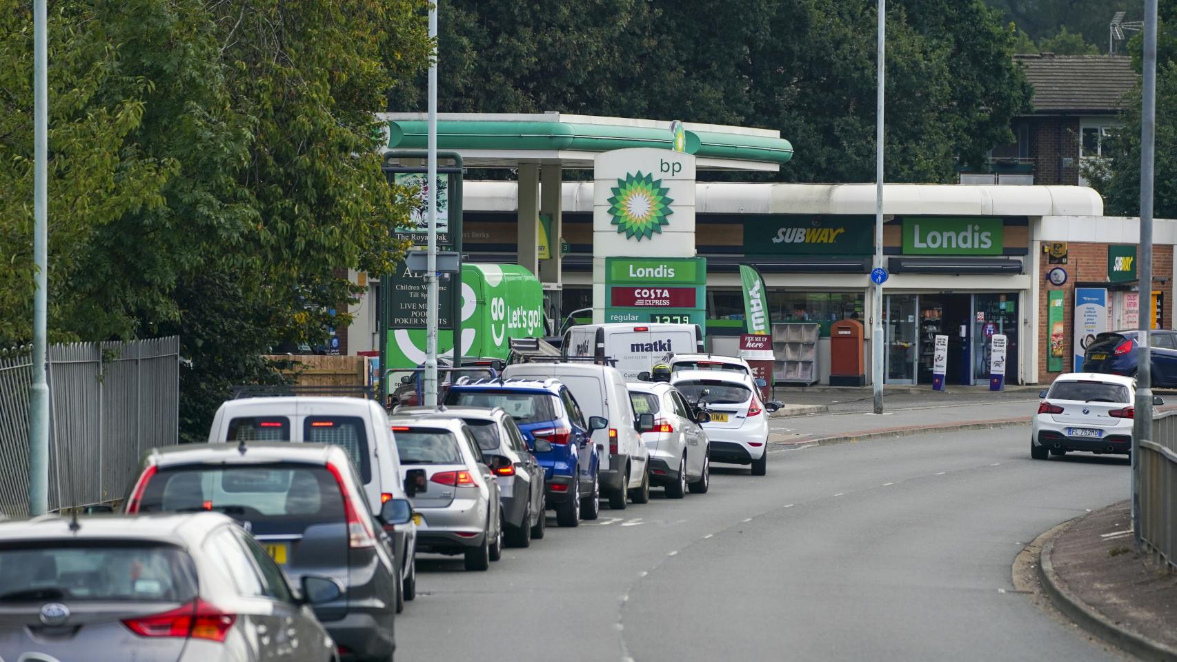 Las colas en las gasolineras británicas.