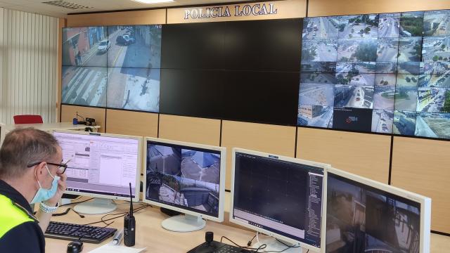 Sala de control del sistema de videovigilancia de Málaga.
