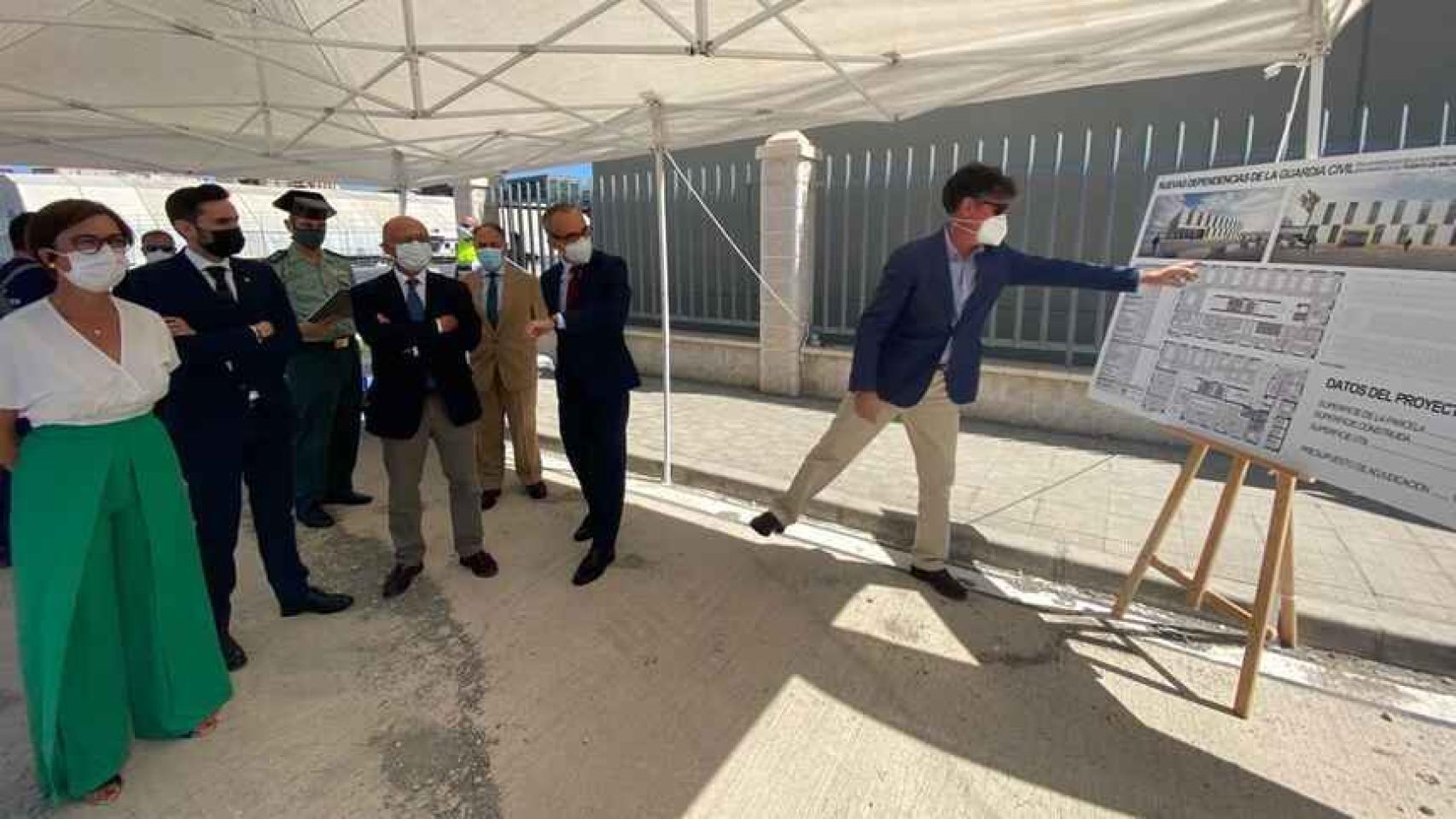 Visita institucional a la parcela del puerto de Málaga donde se construirá el nuevo edificio de la Guardia Civil.