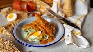 Pencas de acelga en salsa con huevo y  puré de las hojas de acelga, una receta completa