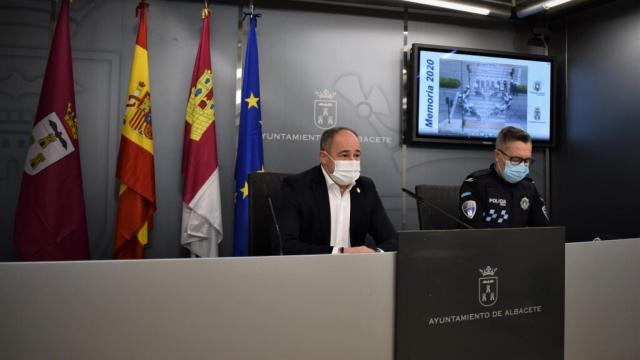 FOTO ALCALDE EMILIO SAEZ CON INTENDENTE
