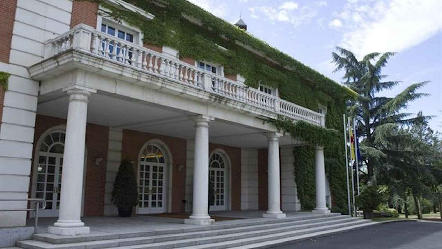 La Moncloa estudia fórmulas para recuperar su cafetería pese a alternar contratos temporales de catering