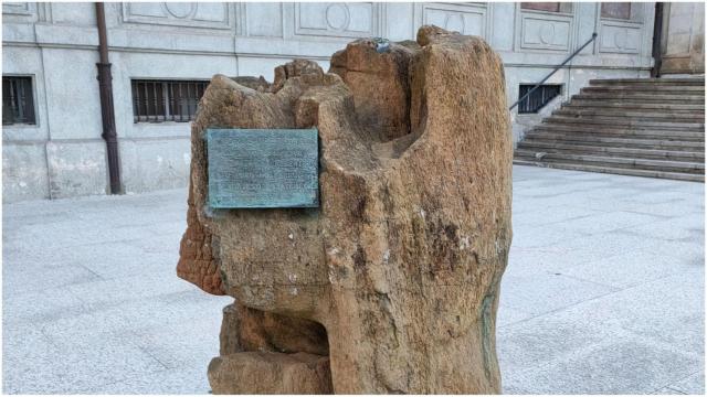 Pedestal de Guillermo Feal para la escultura.
