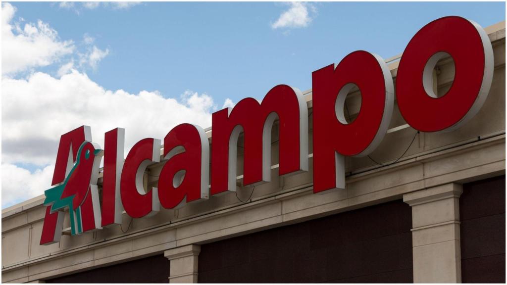 Fachada de un establecimiento de Alcampo.