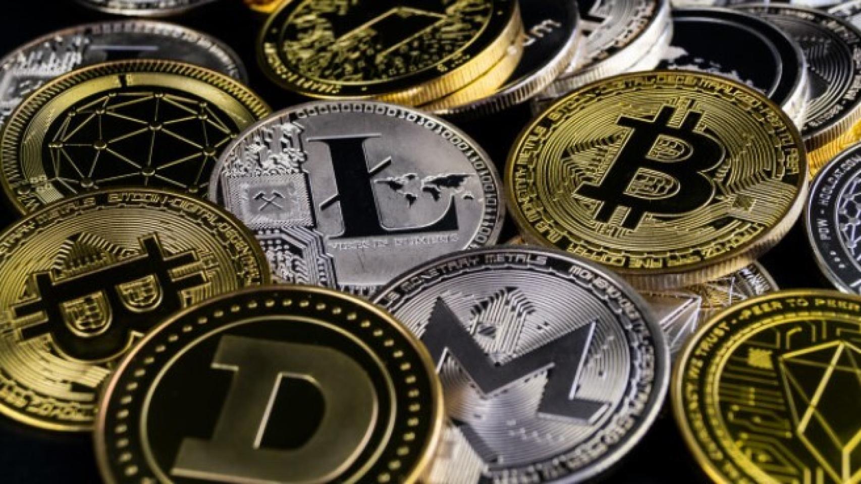 Representación física de diferentes criptomonedas.