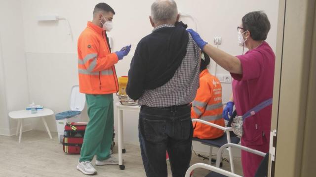 Vacunaciones de la tercera dosis en la residencia Palacio de Valparaíso en Toro