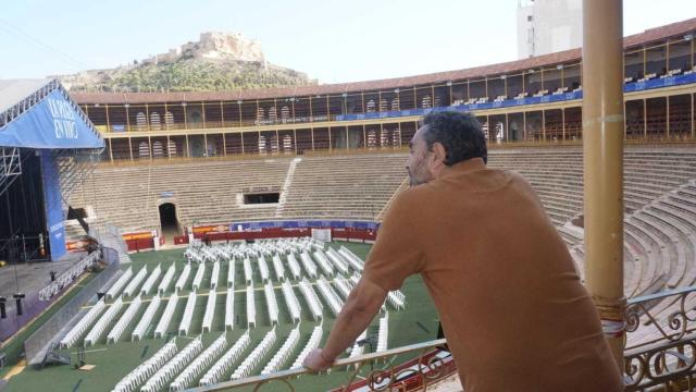 Luis Miguel Sanmartín, en las gradas de la plaza de toro.