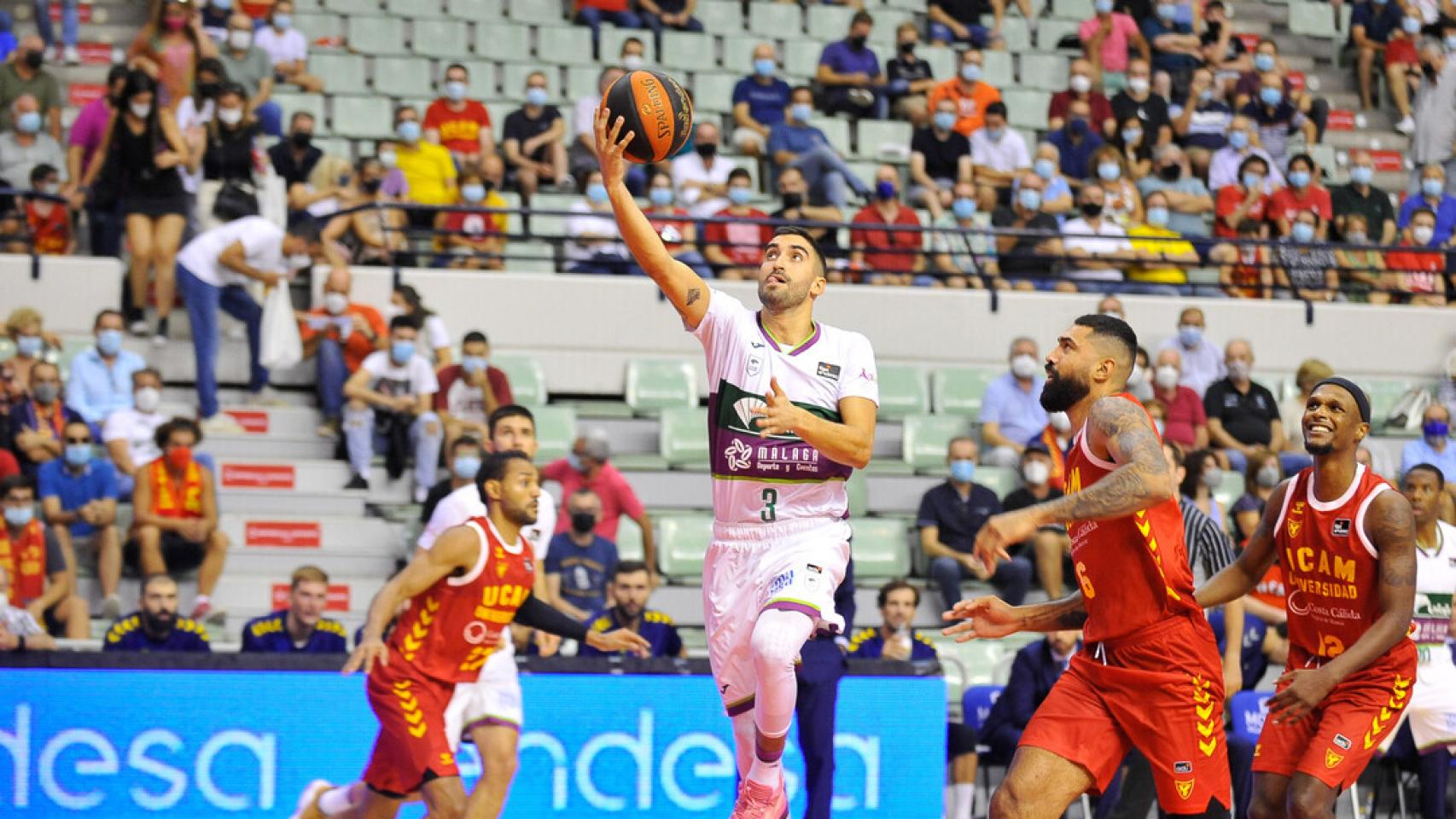 Unicaja de Málaga aprende a sufrir para ganar en Murcia (79-84)