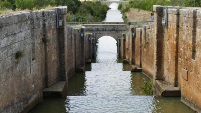 Cuádruple escusa del Canal de Castilla