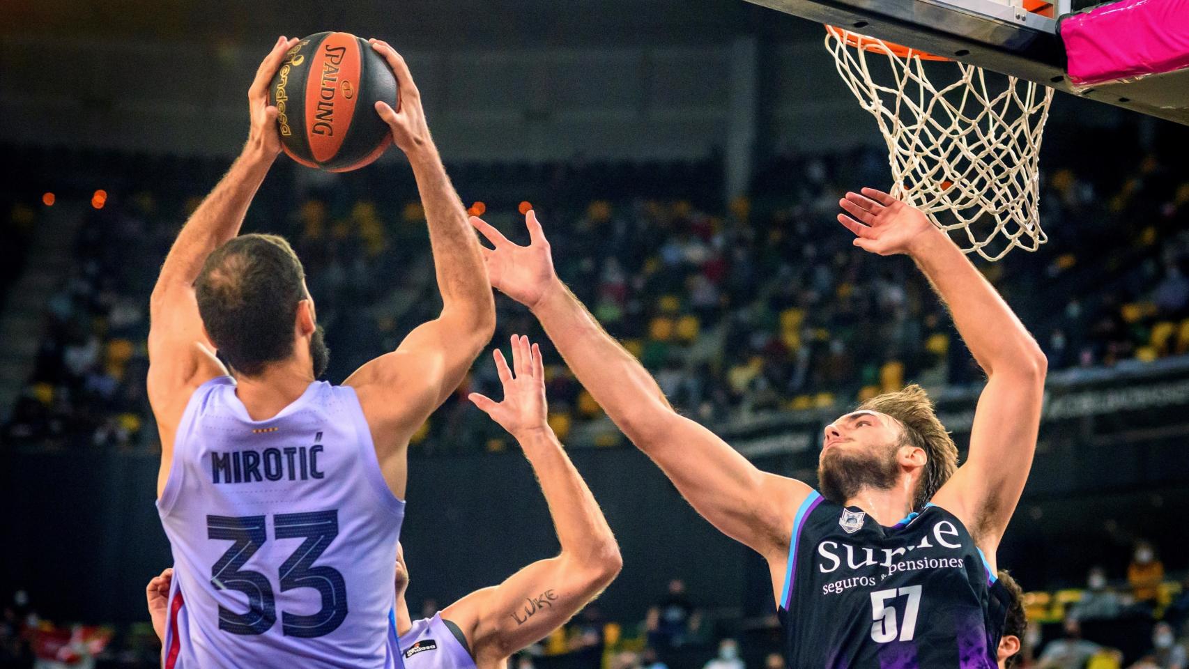 Mirotic contra Bilbao Basket
