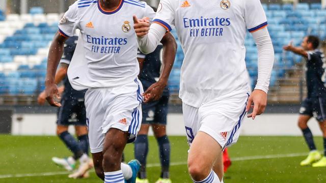 Andri Gudjhonsen celebra un gol con el Castilla
