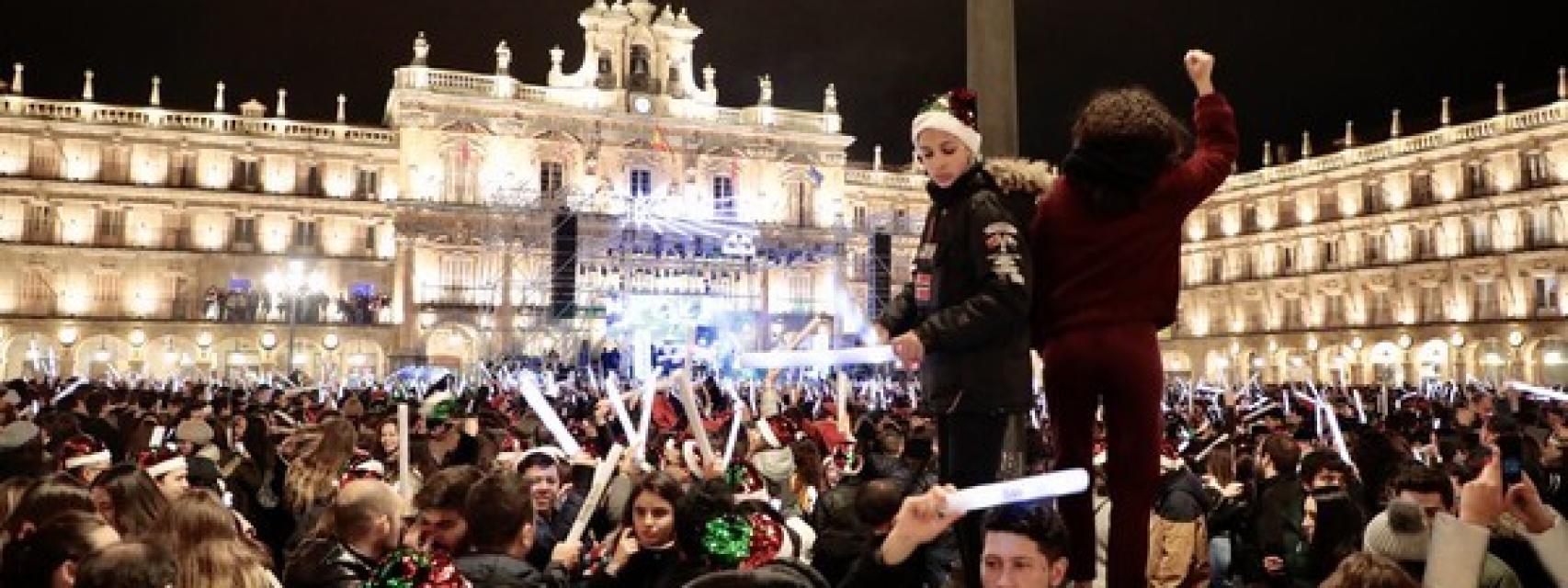 Imagen de archivo de la celebración de la Nochevieja Universitaria en diciembre de 2019 en la Plaza Mayor