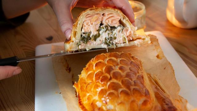 Salmón en costra con salsa choron, receta de alta cocina para principiantes