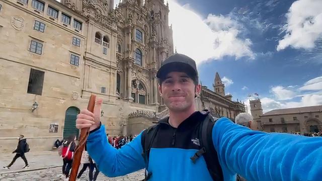 Luzu llegando a la plaza del Obradoiro