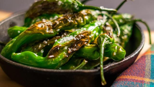 Unos pimientos verdes.