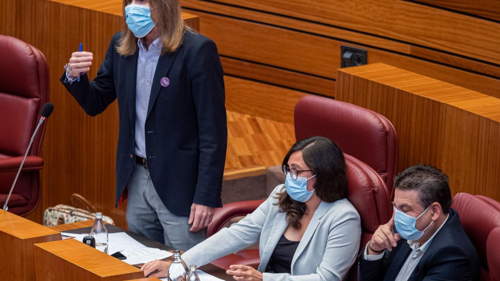 Pablo Fernández, de Podemos, durante el pleno de las Cortes