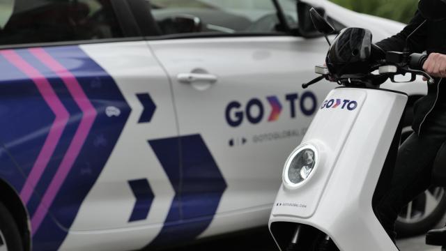 Dos vehículos de GoTo.