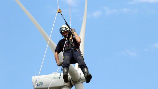 ICAL. Simulacro de rescate en el parque eólico de Peñarroldana, en Santa Eufemia del Barco (Zamora)