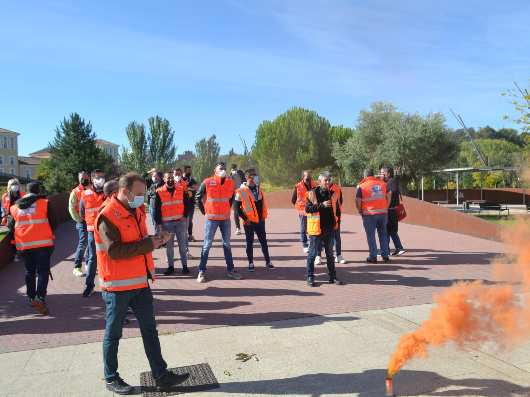 Manifestación del sector del transporte sanitario en las Cortes
