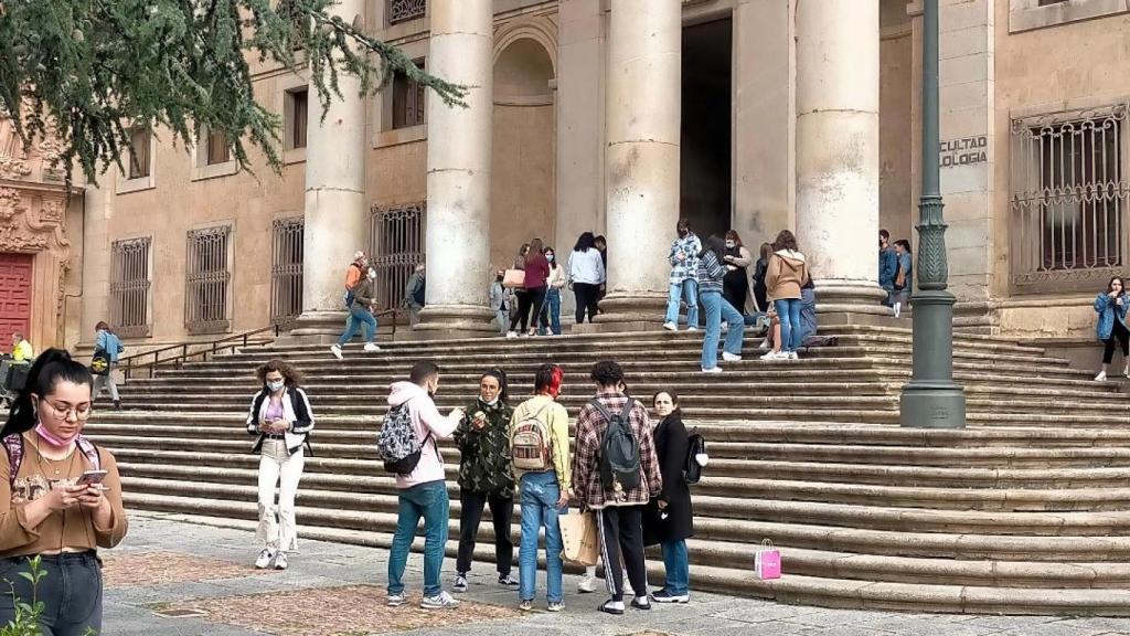 Vista exterior de la Facultad de Filología, uno de los centros de la USAL que más estudiantes erasmus recibe