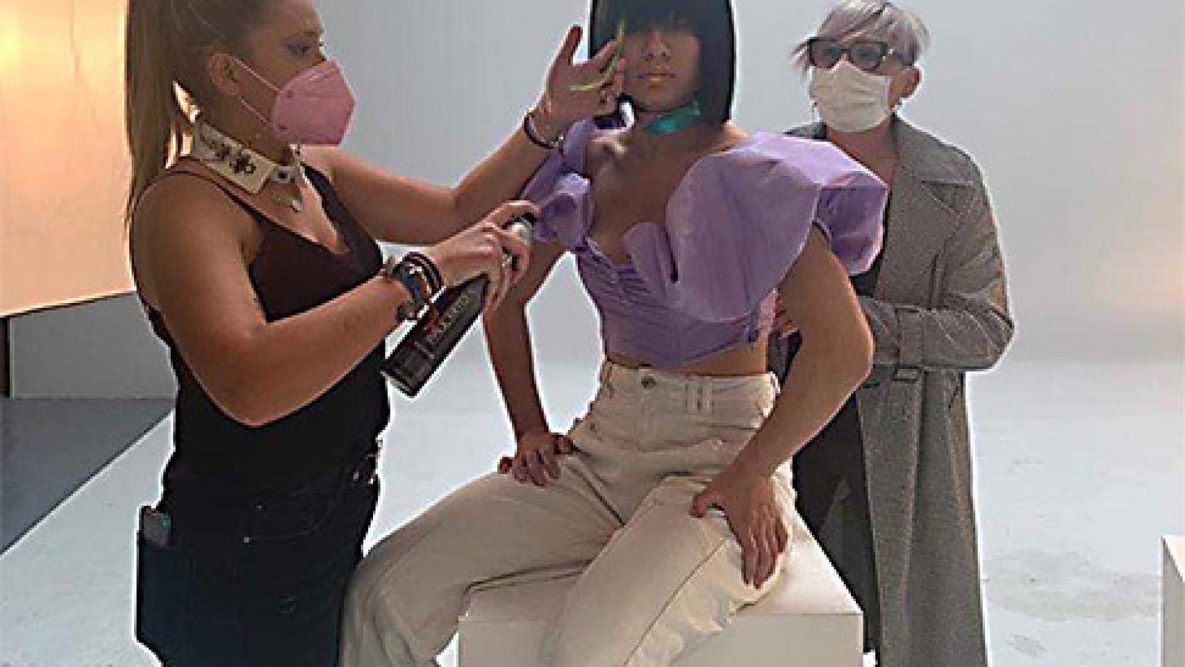 Olga y Esther, las nominadas, trabajando antes del certamen