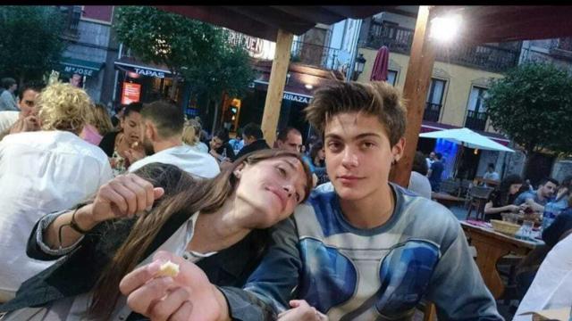 Lorena Sánchez y David Hernández posan felices en una foto familiar