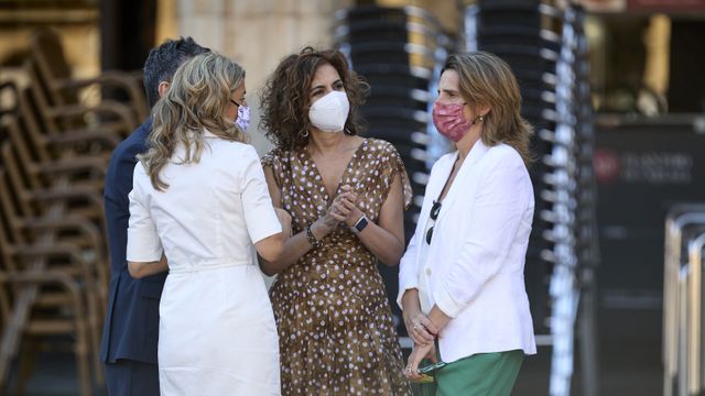 La vicepresidenta tercera del Gobierno y ministra de Trabajo y Economía Social, Yolanda Díaz; la ministra de Hacienda, María Jesús Montero, y la vicepresidenta tercera y ministra para la Transición Ecológica y el Reto Demográfico, Teresa Ribera.