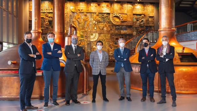 Firma del convenio entre MEGA y A Coruña Convention Bureau