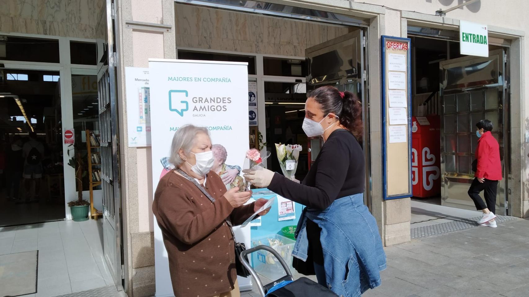 Presentación del proyecto en el Mercado de Teis