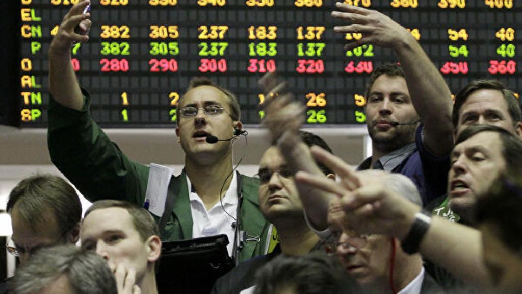 Un grupo de 'traders' en pleno pánico bursátil.