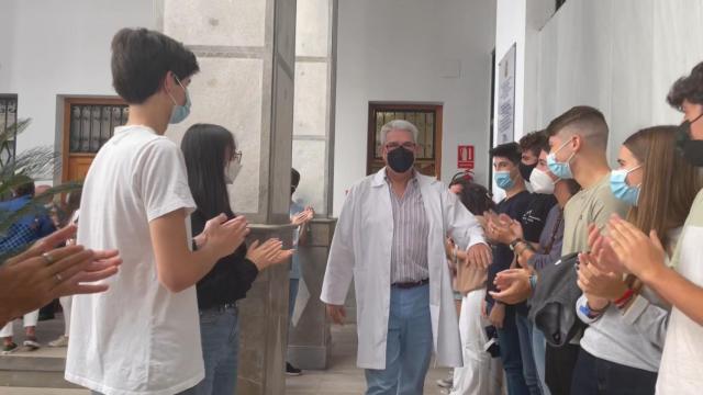 Vuelta al claustro entre aplausos para Manolo