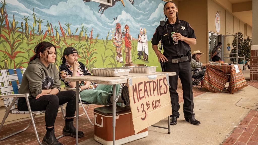 Elora y Willy intentando reunir el dinero para el viaje a California.