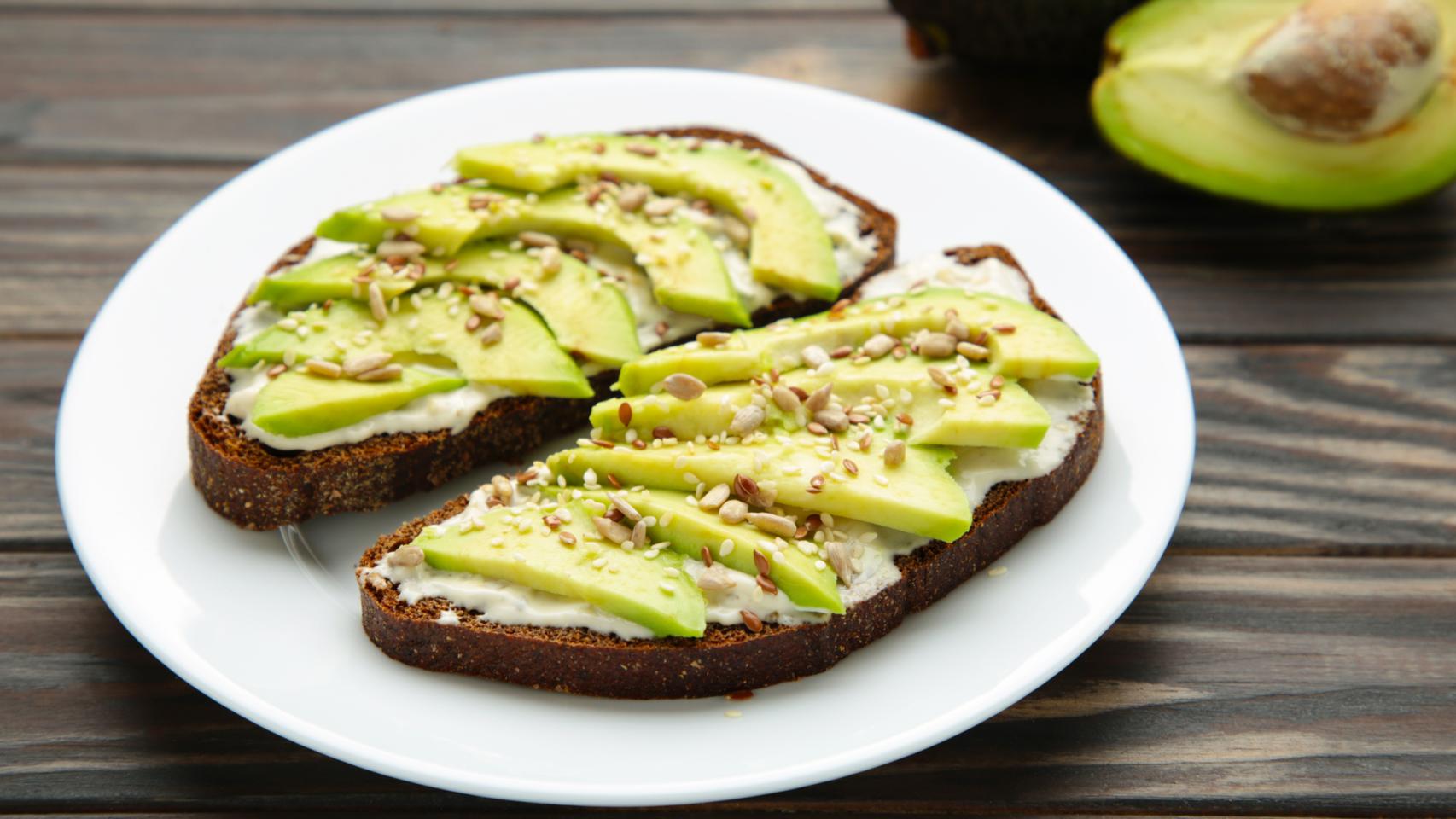 Tostada de aguacate.