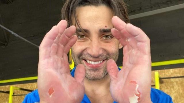 24 horas de dominadas sin parar y otros 15 Record Guinness de Álex Soler, el hombre calistenia de Elche