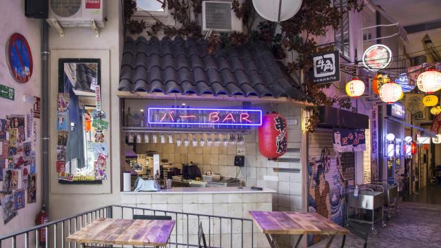 Running Sushi in Market: ¿Qué es un kaitenzushi y dónde puedes ir a uno en Madrid?