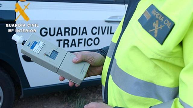 Investigan a un camionero por conducir borracho y haciendo zig-zag en Albacete