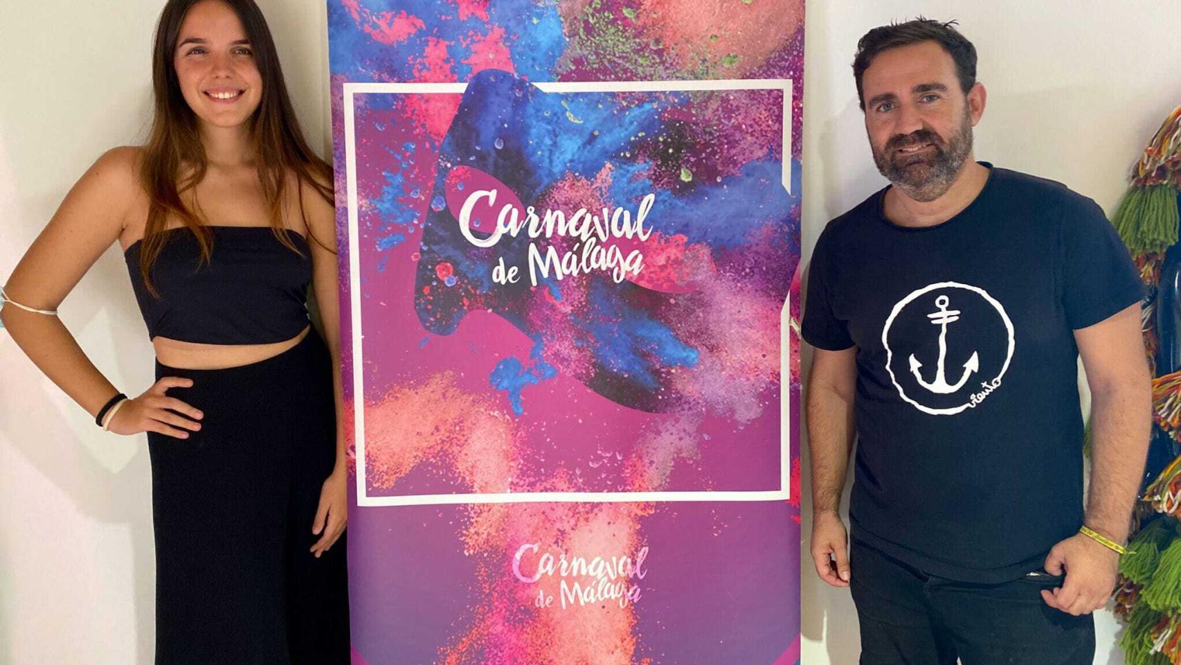 Ángela González y Javier Padilla, intérpretes del himno del Carnaval de Málaga 2022.