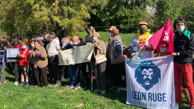 Algunos de los participantes en la manifestación de Cubillas de Arbás