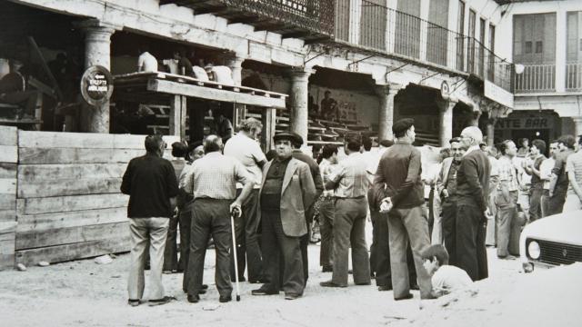 Los preparativos de la Plaza de Tordesillas para celebrar el Toro de la Vega