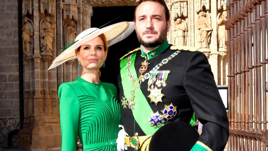 Francisco de Borbón y Olivia de Borbón, madrina del enlace.