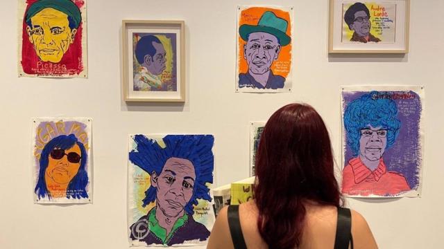 Parte de la muestra con las obras del artista Tim Kerr.