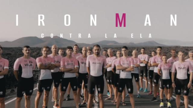 Miguel Ángel Roldán, en el centro de la imagen rodeado del equipo que compitió en Lanzarote.