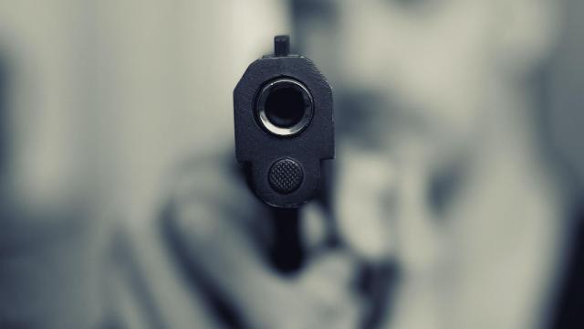 A punta de pistola, así atracó un joven de 25 años un local comercial en Elche