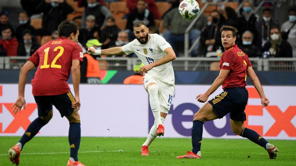 Karim Benzema marca el gol frente a España en la final de la Nations League