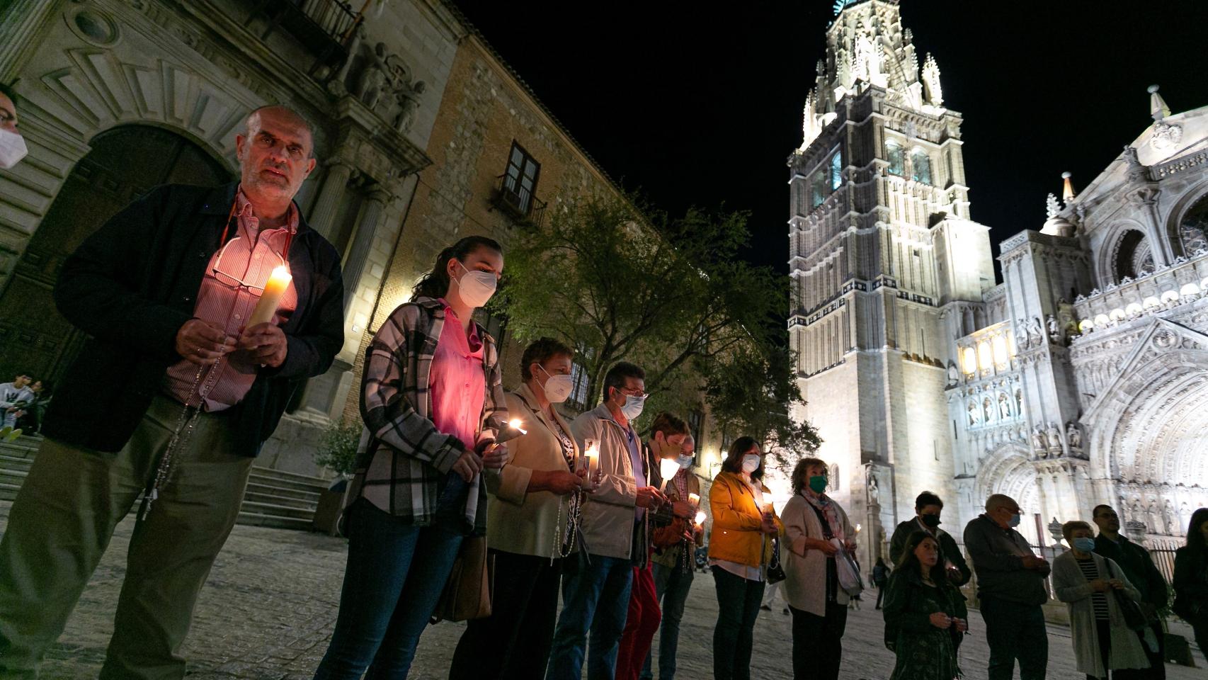 Una treintena de personas se ha reunido como acto de reparación por el vídeo de C. Tagana. Fotos: Óscar Huertas