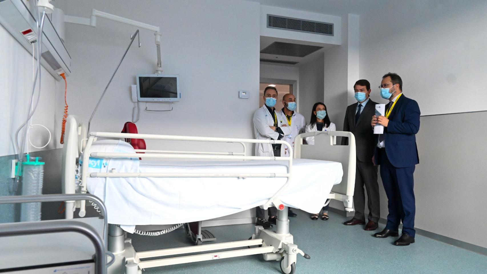 Imágenes de la visita de Fernández Mañueco al nuevo Hospital de Salamanca