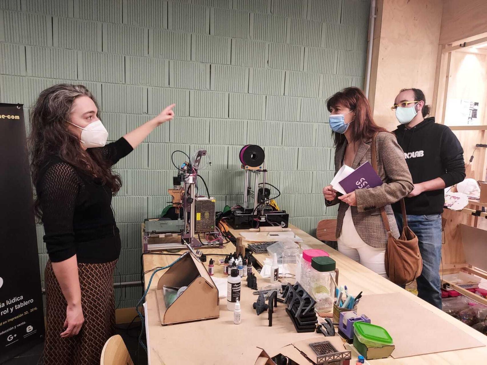 Una artista muestra su trabajo en el espacio Galería VA