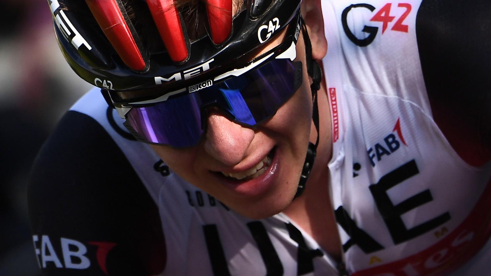 Tadej Pogacar con rostro de esfuerzo en Il Lombardia 2021