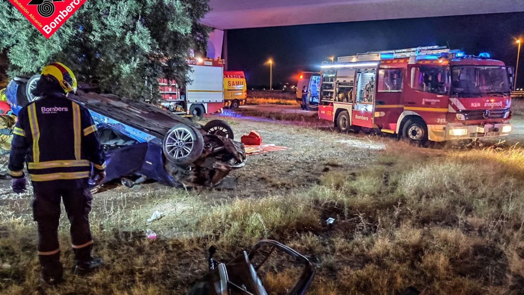 Así ha quedado el coche en el que viajaban los cuatro ocupantes.